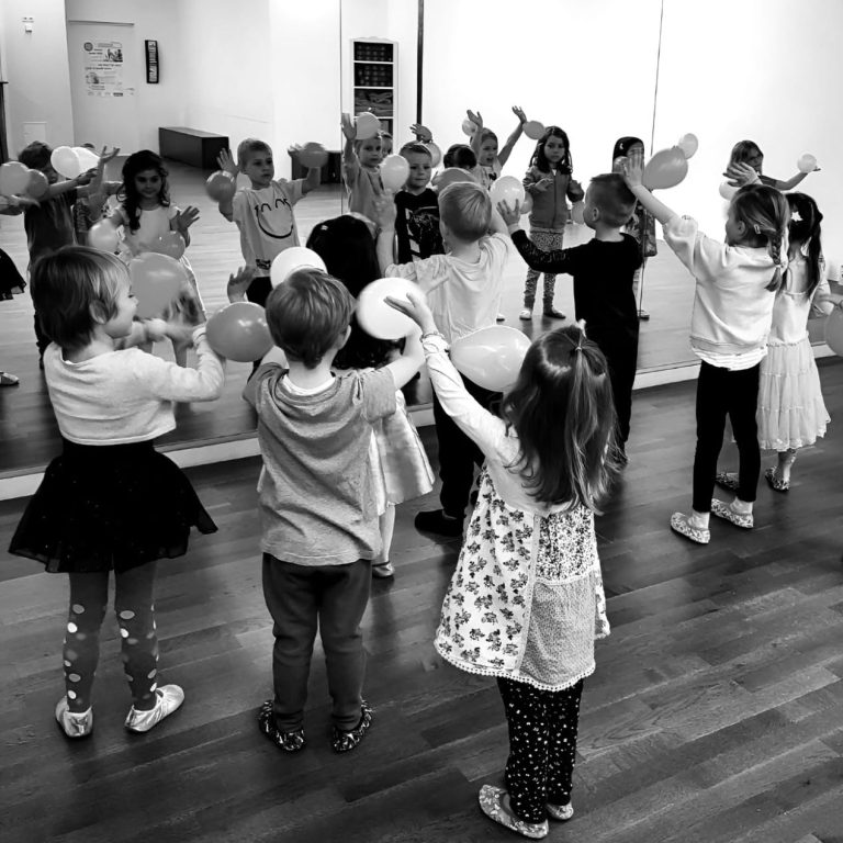 Kindertanzkurse bei der Tanzschule MOVE!iT in Bietigheim-Bissingen, Ludwigsburg und Ingersheim