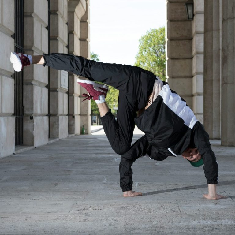 Breakdance Kurse mit Eazzy bei der Tanzschule MOVE!iT in Bietigheim-Bissingen, Ludwigsburg und Ingersheim