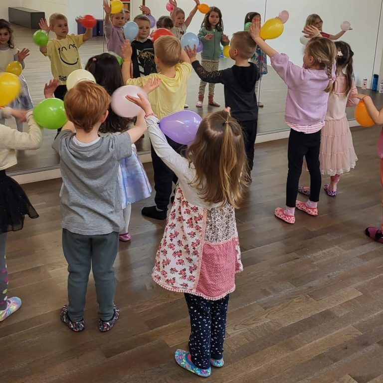 Kindertanzen mit Saskia bei der Tanzschule MOVE!iT in Bietigheim-Bissingen, Ludwigsburg und Ingersheim